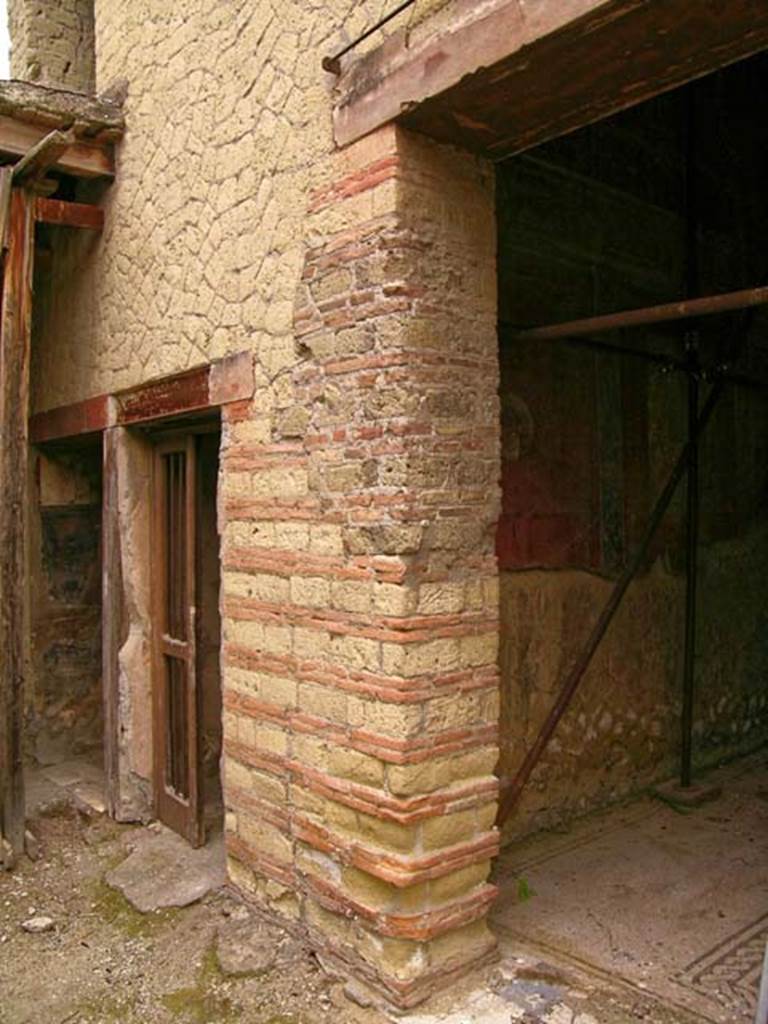 V.15, Herculaneum. May 2005.
North-west corner of north portico, with corridor doorway to atrium, on left,
doorway to steps to upper apartment, centre left, and opening to tablinum, on right.
Photo courtesy of Nicolas Monteix.